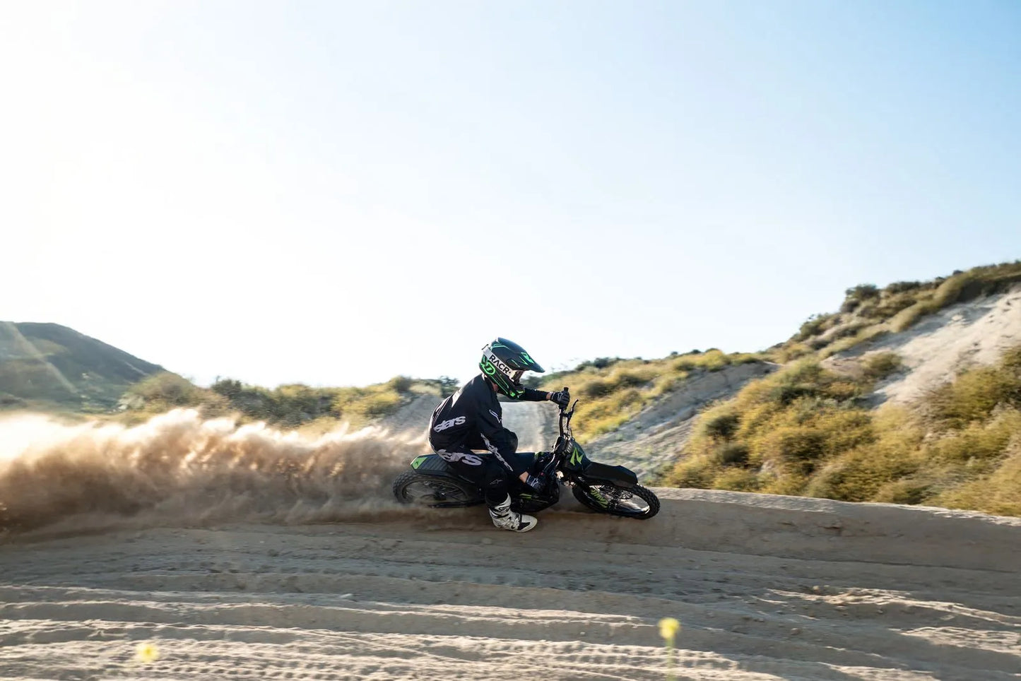 RAWRR Mantis X PRO | 72V 35Ah 15kW 65mph | Electric Dirt Bike