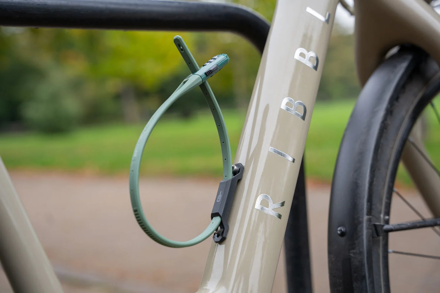 Hiplok Z LOK COMBO – Lightweight Steel-Core Combination Lock with Frame Bracket- For E-Bikes, E-scooters, E-motos