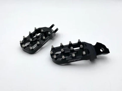 Altis Sigma GRIP COMBO | Elite Warp 9 foot pegs & Enjoy Ribbed Gripper Seat Cover