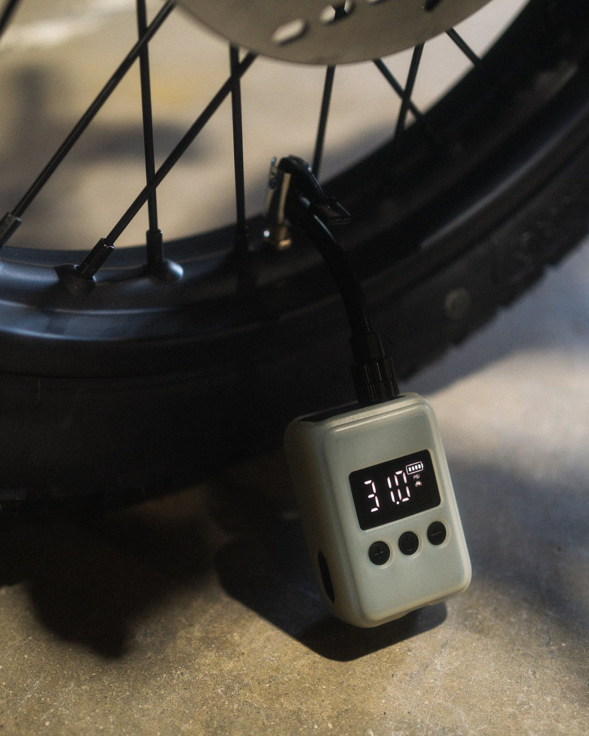 Portable Battery Air Pump | E-Motos, E-Bikes & E-Scooters | By Beachman