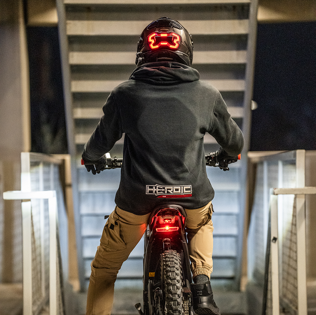 apollo honey bee bike helmet Brake Free LED Brake Light