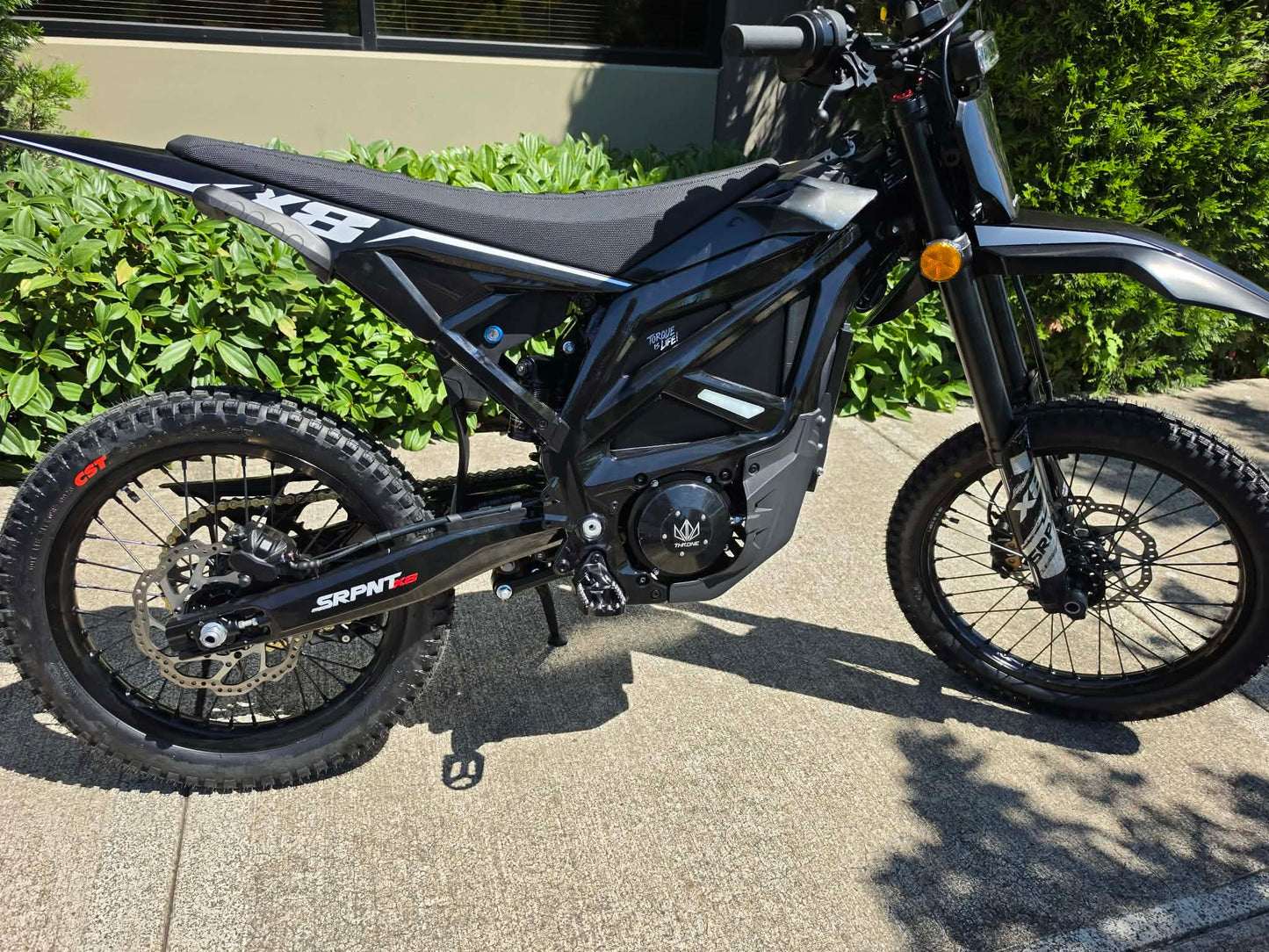 SRPNT X8 Electric Dirt Bike by Throne | 72V Mid-Size Long Range e-Moto